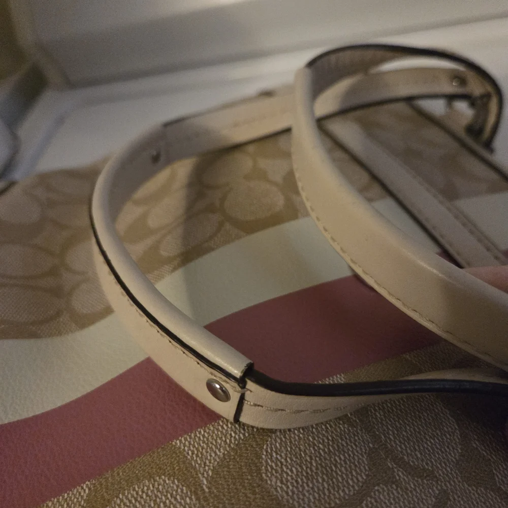 VEUC Coach Chelsea Heritage Leather Shoulder Tote Bag In Beige & Pink Beautiful! - Picture 8 of 11